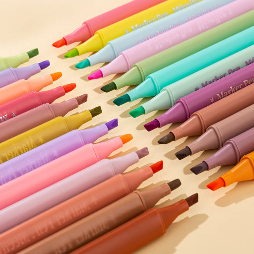 Plumones triangulares de 24 colores.