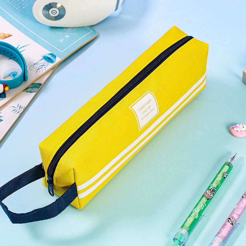 Estuche con diseño de líneas
