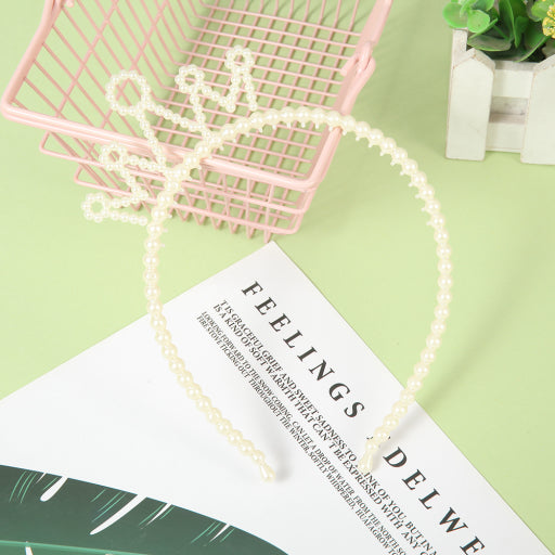 Diadema con perlas y corona triangular