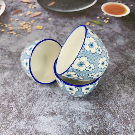 Copa de cultura japonesa de flor de ciruelo azul