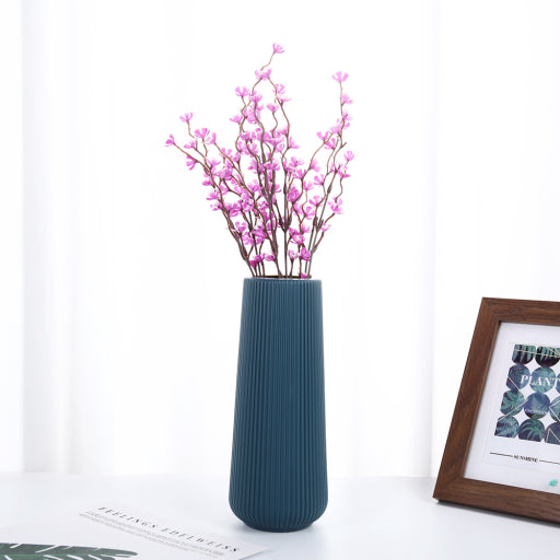 Florero con tiras de plástico