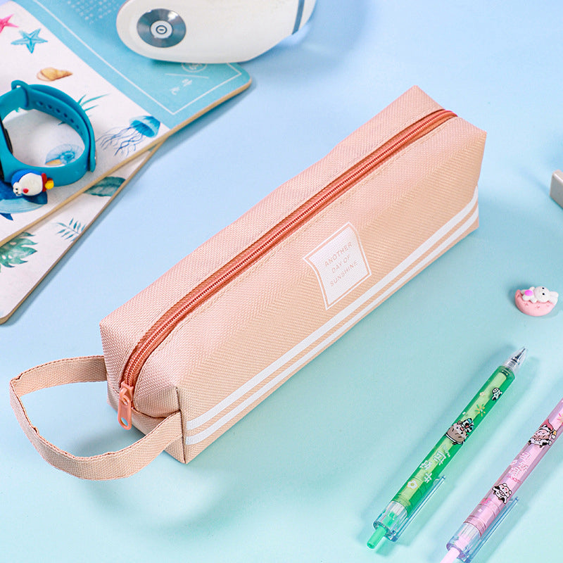 Estuche con diseño de líneas