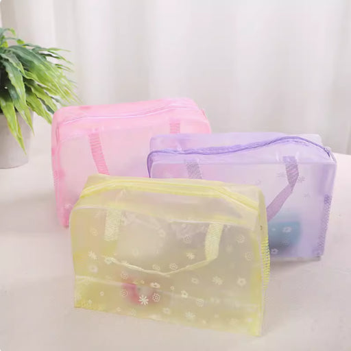 Cosmetiquera transparente con flores