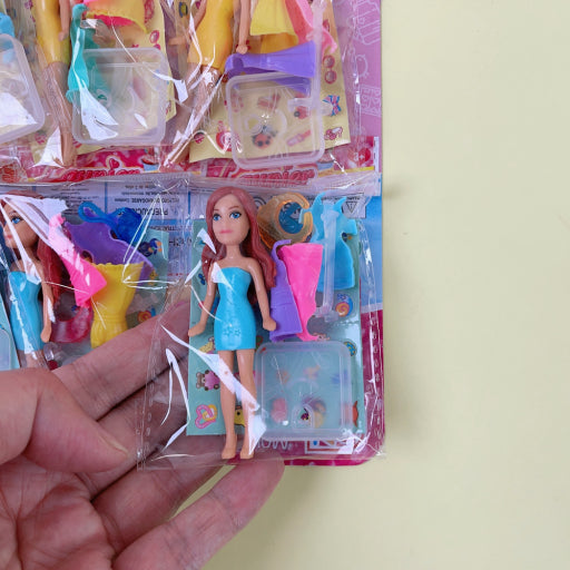 Pequeña Barbie en bolsas