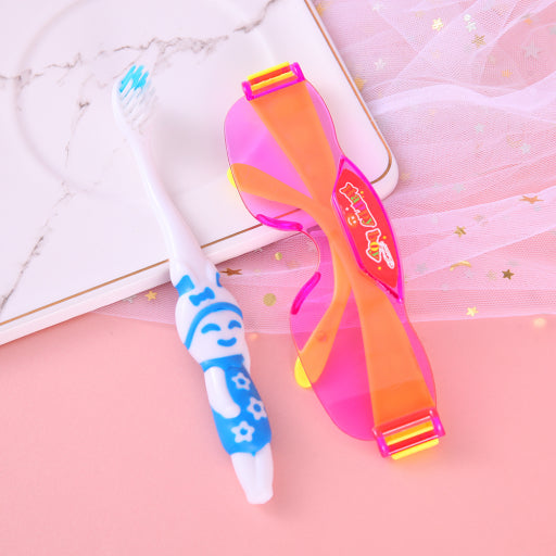 Set de cepillos de dientes para niños con gafas de sol.