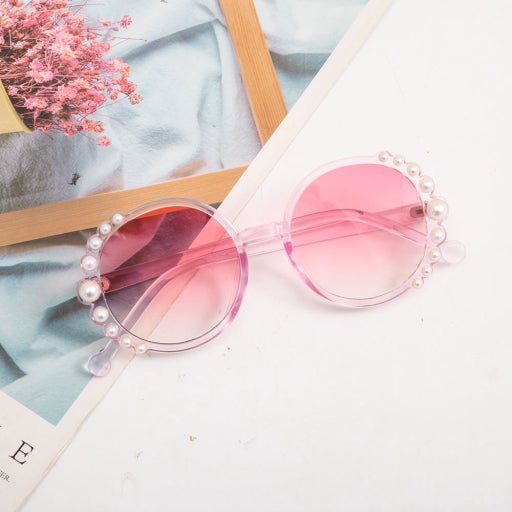 Gafas de sol infantiles con montura redonda y perlas.
