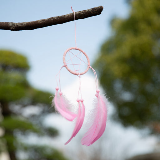 Campana de viento de plumas
