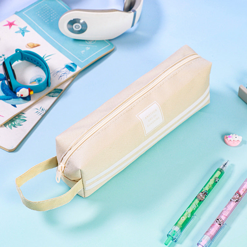 Estuche con diseño de líneas