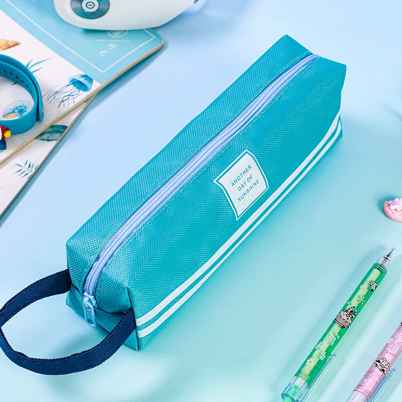 Estuche con diseño de líneas