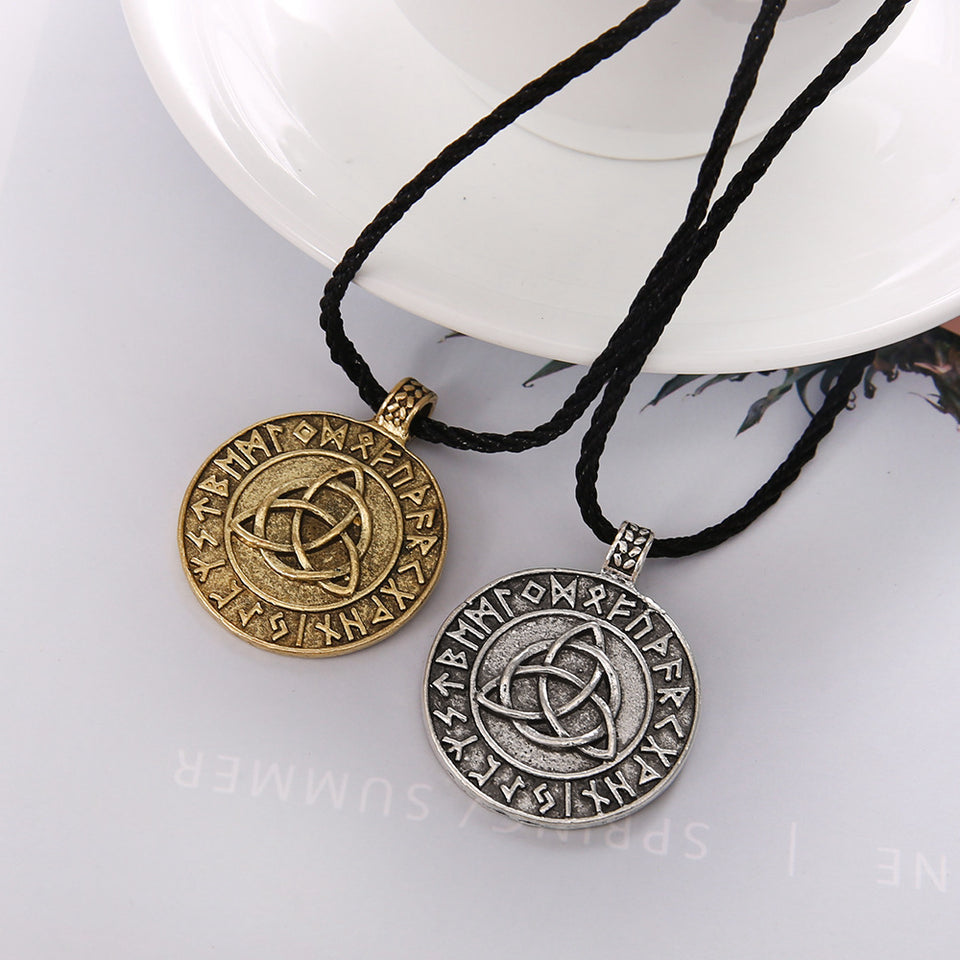 Collar de triqueta